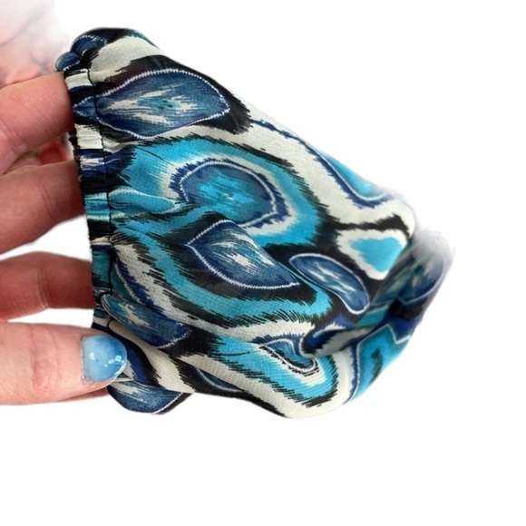 Show Me Your MuMu High Low Ikat Print Keyhole Back Blouse Blue and White - Picture 9 of 11